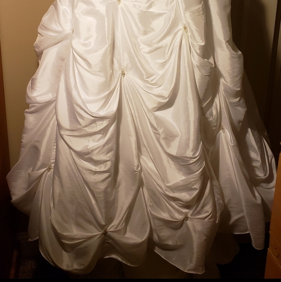 Alfred Angelo Bridal Gown - Picture 5 of 6